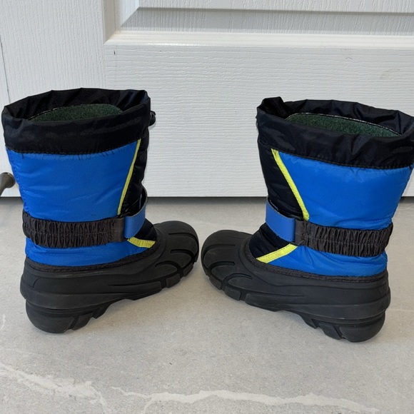 Kids SOREL winter boots worn for only one season - Picture 4 of 11